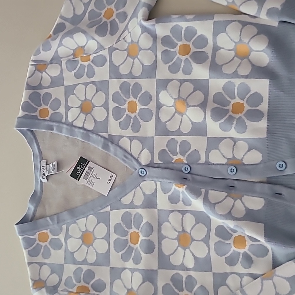 Rue21 size L floral cropped cardigan, NWT